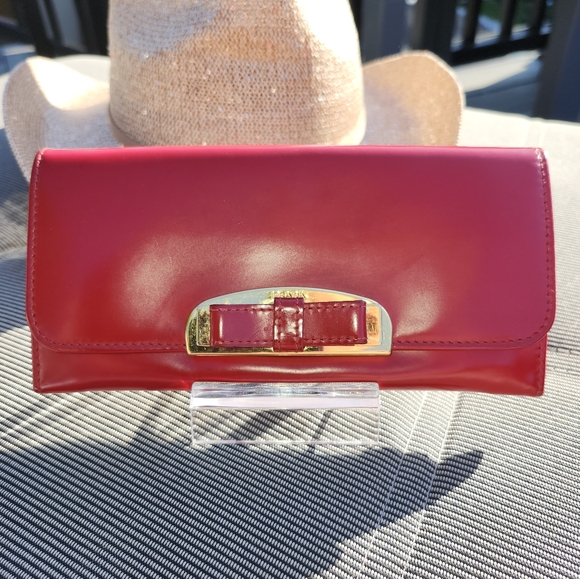 Prada Red Leather Wallet With Ribbon Motif COA Included. - Picture 2 of 13